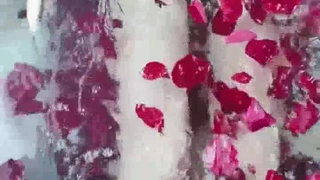 喜欢自然大乳房的业余女孩 3