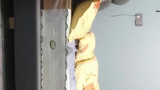 无毛嫩穴活泼少女 ！新人刚下海 ！全裸诱惑贫乳 ，水晶假屌骑乘 ，手指扣弄振动棒 ，太爽了浪叫