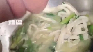 M童貞白痴的我，被青梅竹馬的辣妹J系女孩暴走抽插中出！結果我的小弟弟太猛了