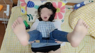 教授我想毕业～美女学生用嘴让教授开心换毕业证书～