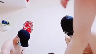 不一样的舞蹈老师，身材高挑又矫健的美艳舞蹈老师，趁着下课后的时间，在舞蹈室内和学院做活塞运动，啊啊啊的响彻屋子
