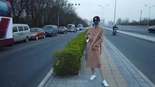 女主人Anastasias独自自慰,以令人满意的高潮结束