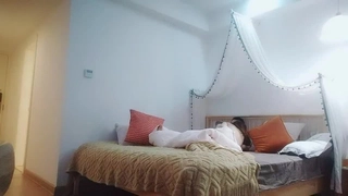 加钱哥探花深夜战挺能聊御姐，用屌磨蹭肥穴，掰开埋头舔，后入大屁股