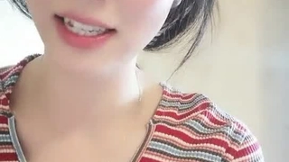 骚逼坐我脸上，我决定报复把精液射她头发。