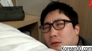 超清纯双马尾萝莉妹自慰诱惑 贫乳小奶子揉搓无毛嫩穴 两根手指抠入抽插 白色丝袜张开双腿 看着非常诱人