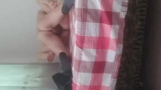苗条少妇马上要结婚了！！出来跟我约个分手炮！！