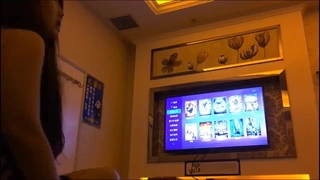 年轻学生近距离观看硬核性爱