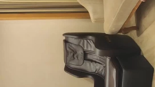 偷情到一半男友尽然打来 虽然被插着还是气喘吁吁地接起来了~