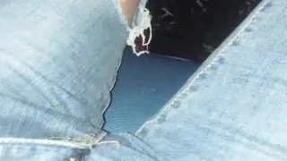 大胸部的黑人少女在大学宿舍里口交